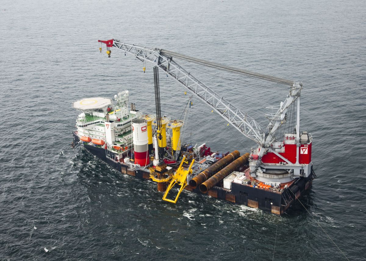 Photo-Seaway-Heavy-Lifting-Offshore-wind-farm-Riffgat-verkleind