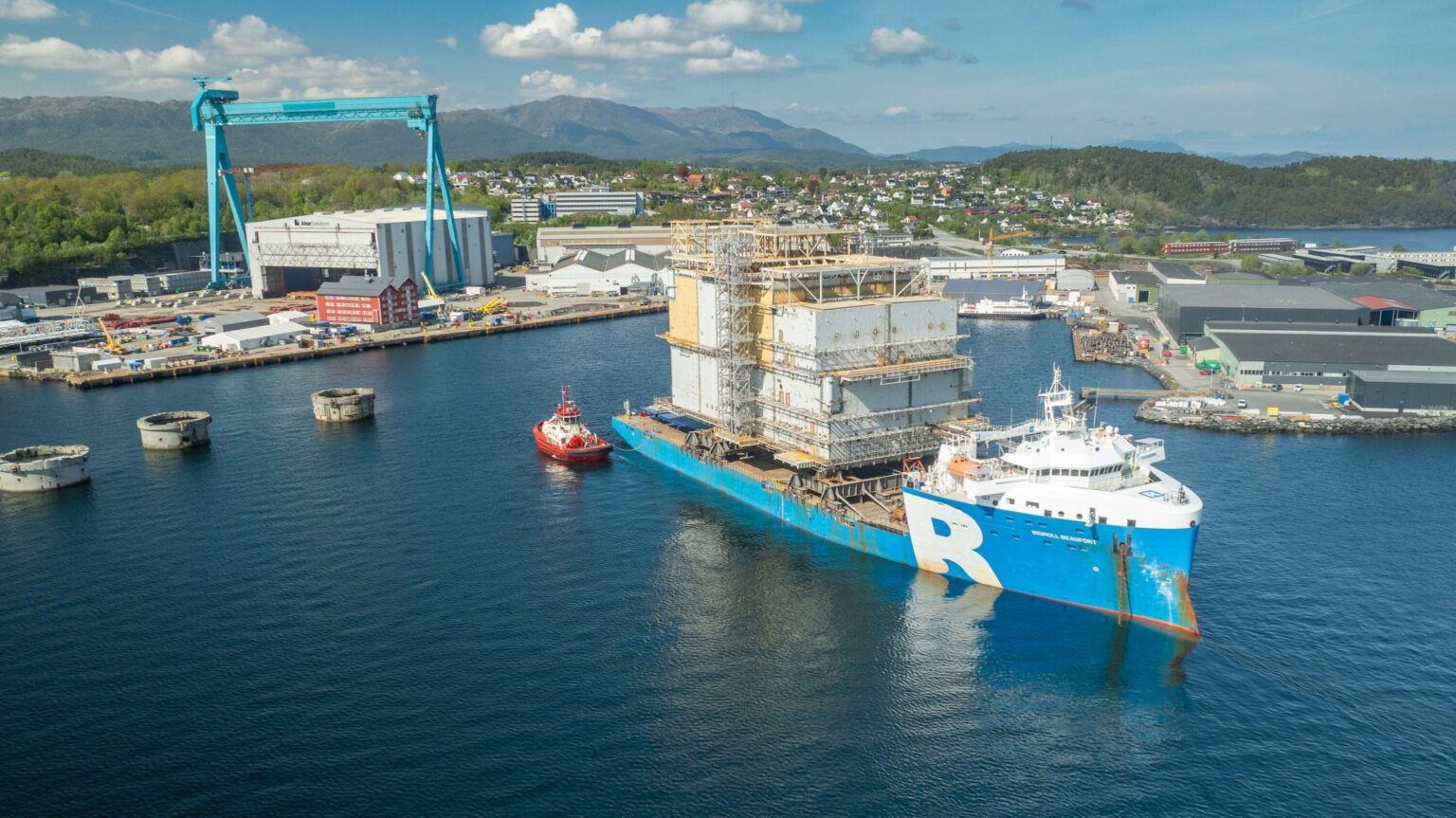 East Anglia Three HVDC platform arrives in Stord